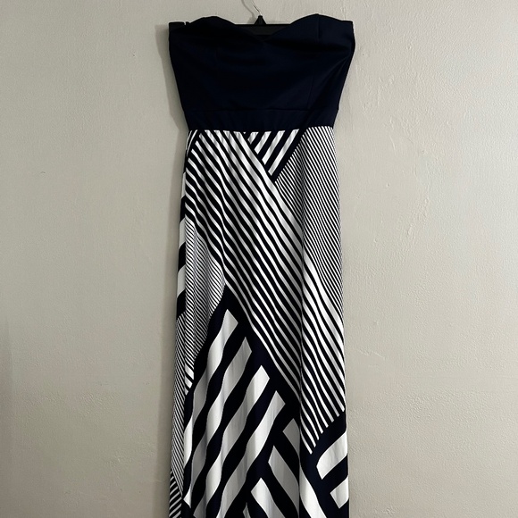 Dresses & Skirts - Strapless long maxi